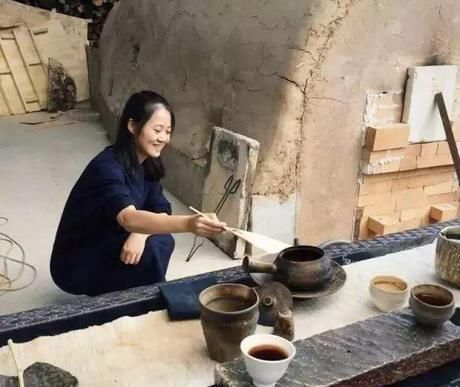 小院|20多岁的年龄差距,却把一个破烂的农家小院变成了“桃花源”