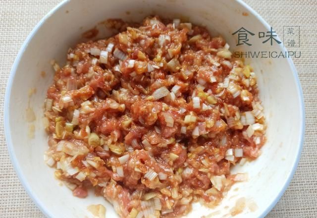 鲜美|吃萝卜的季节到了，教你秘制萝卜包子馅，鲜美多汁，一顿5个不够