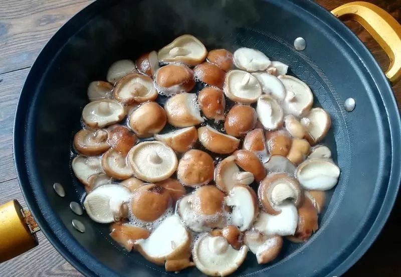 没放|香菇和土豆这样做，一点肉也没放，好吃到停不下来