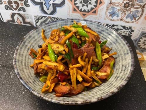  做法|这菜晒一晒，放一年不会坏，炒肉特别香，清肠瘦肚子，腰围变细了