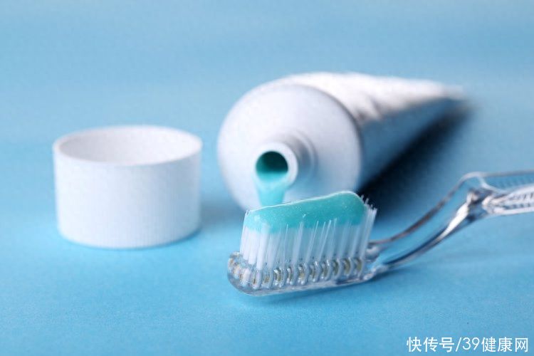 这3种牙膏千万别买或诱发癌症(再次提醒：这3种牙膏或有潜在癌症风险，不建议购买，你家有吗？)
