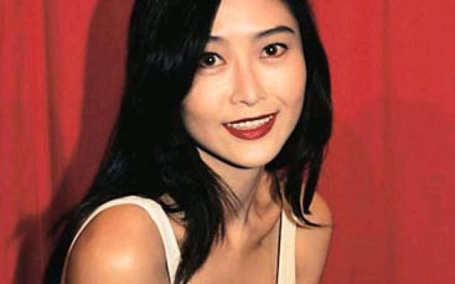  破产|叶玉卿富豪老公破产了？超1亿房产险被拍卖，此前一家住奢华古堡