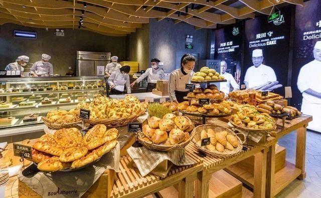 曹德旺|面包店为什么要丢面包?店主有苦难言,曹德旺说出了真相