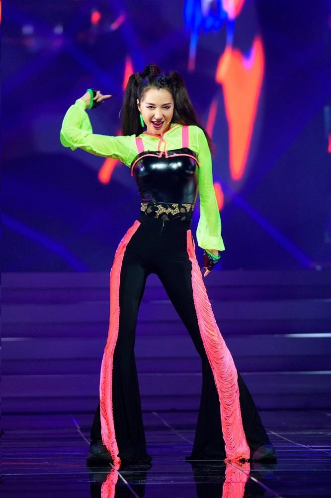  综艺|综艺 | 《乘风破浪的姐姐》二公淘汰4人：沈梦辰哭着告别，观众“意难平”