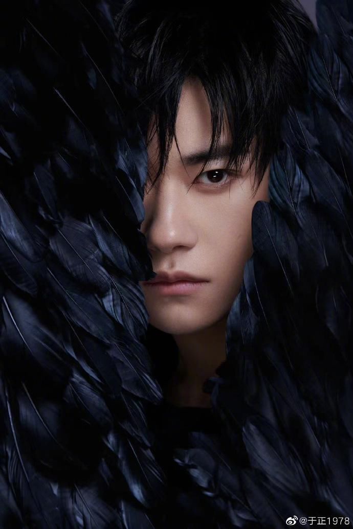  TFBOYS|TFBOYS七周年写真涉抄袭，于正晒出对比图