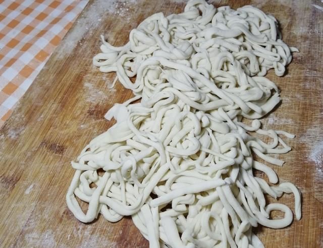  早餐|三伏天的早餐，就馋这碗香菇面，鲜美营养，好吃开胃，几分钟搞定