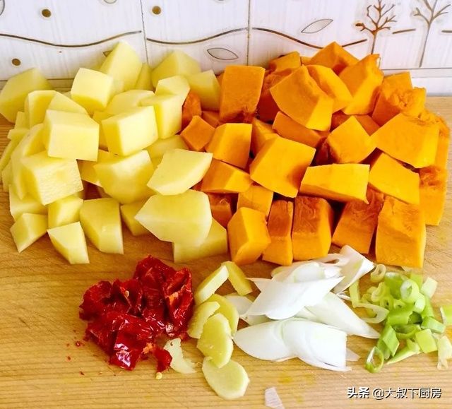 秋天|秋天到,南瓜俏!大叔教你南瓜炖土豆,香糯绵软,简单易学,好吃