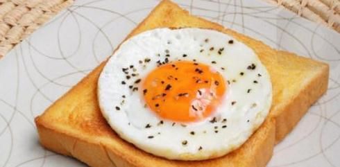  禁忌|早上爱吃鸡蛋的注意，鸡蛋好处多，但有一大禁忌需注意，别乱吃