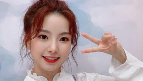  背负|陈卓璇敢说敢做，背负压力逆风而上，决赛歌曲好评如潮