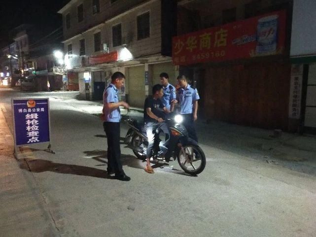 派出所|点赞！文地派出所连续两晚组织民警对文地的酒吧、宾馆、足浴等进行夜巡....