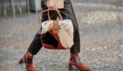 棉袄|大棉袄穿着太老气,一身羊羔绒保暖又时髦,让你气质大提升