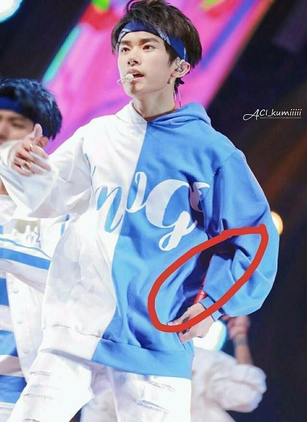  嗓子|明星演出时话筒没声音，吴亦凡，千玺扯着嗓子唱，蔡徐坤太机智！