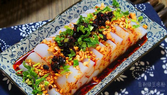 家里|夏天最爽口的街边小吃,3块钱就能在家里做出一大锅,清凉开胃