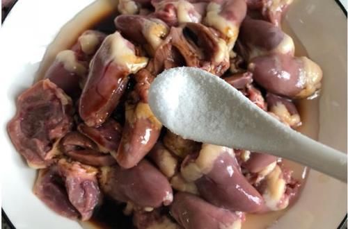 鸡心|爆炒孜然鸡心滑嫩美味，去腥又能增香，这步非常关键一看就学会