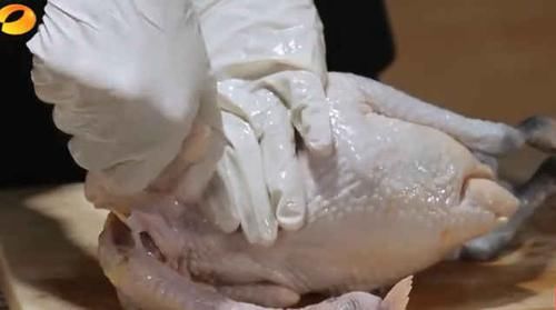  王一博|王一博《天天向上》玩密室逃脱，反应超快，炫耀的样子像个孩子