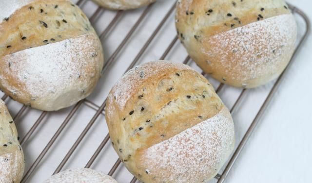  自制|自制吐司太难了，不如做芝麻球，简单，香气四溢，低糖又少油