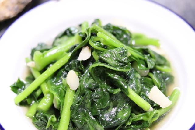  精致|四口之家的晚餐，两荤两素拒绝精致穷，网友：碗筷起落间的幸福