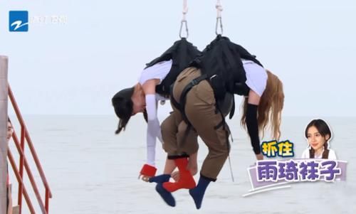  多观众都|宋雨琦用脚踢baby的脸时，有谁注意baby的表情，不装了？