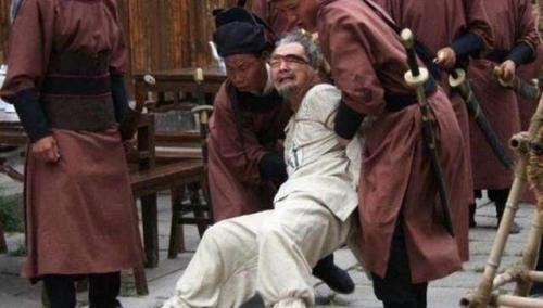 称帝|朱元璋称帝后,2个发小进宫讨官,一个封官,另一个为何被砍头?