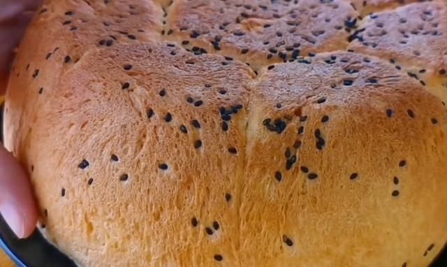  馒头|面粉别蒸馒头了，加2个西红柿，不用蒸不用烙，出锅比吃肉还香！