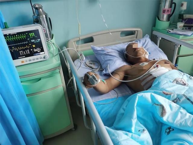  救联动中心|院线播报｜惊心动魄！钢筋插入工友腹部，国壮成功取出