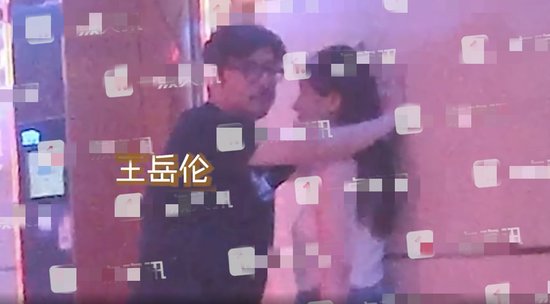 传闻|破离婚传闻?王岳伦KTV壁咚风波后李湘晒婚礼照