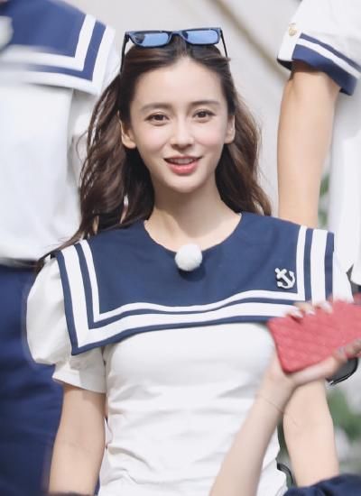  卷发|《跑男》最新路透，baby海军服波浪卷发，少女气质惊艳路人