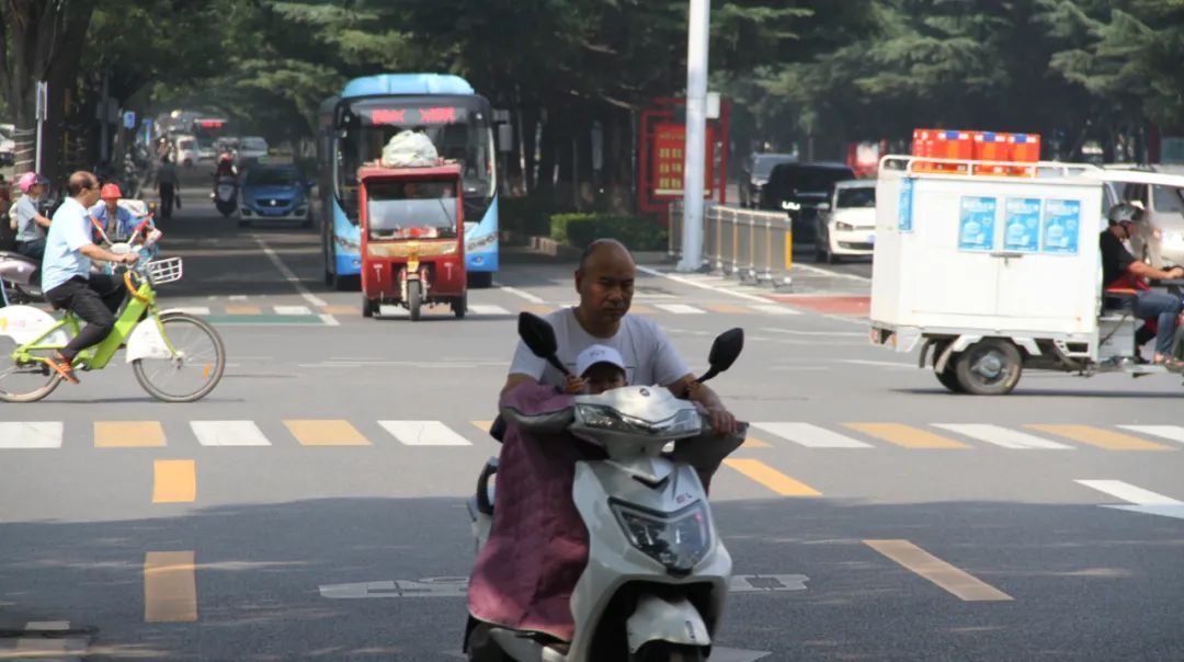 交通|非机动车逆行，不走非机动车道！今天这些人上榜了！