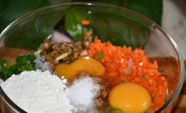 茄子|茄子别再红烧了,加两个鸡蛋,筷子搅一搅,秒变营养早餐