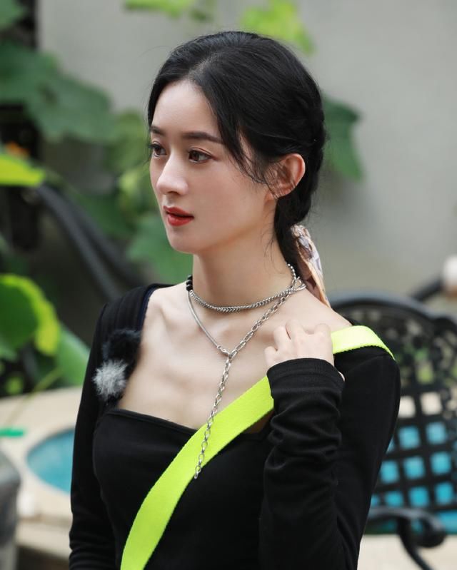  化妆师|《中餐厅》为何不见化妆师？看看赵丽颖自己化妆的效果就懂了