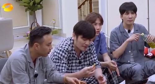  王一博|王一博《天天向上》玩密室逃脱，反应超快，炫耀的样子像个孩子