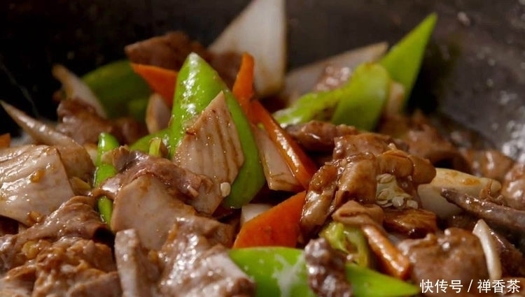 桌子|去东北小姨家“做客”,做了一大桌子的菜,吃两口就“撂筷”回家