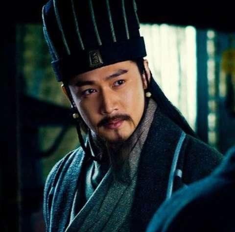 佩服|他是诸葛亮最佩服的人，张飞都忍不住巴结，刘备多次想''开除''他