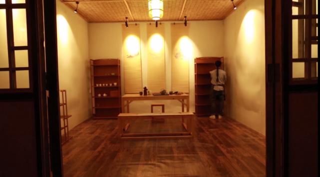  李子|她用3年时间爆改老宅，把荒地变花海：原来除了李子柒，我们还有另一种田园牧歌