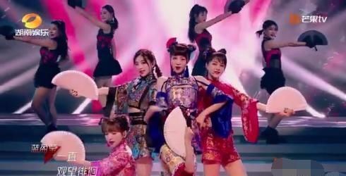  扇子|浪姐三公表演舞台，金莎扇子两次掉落，下台后崩溃大哭