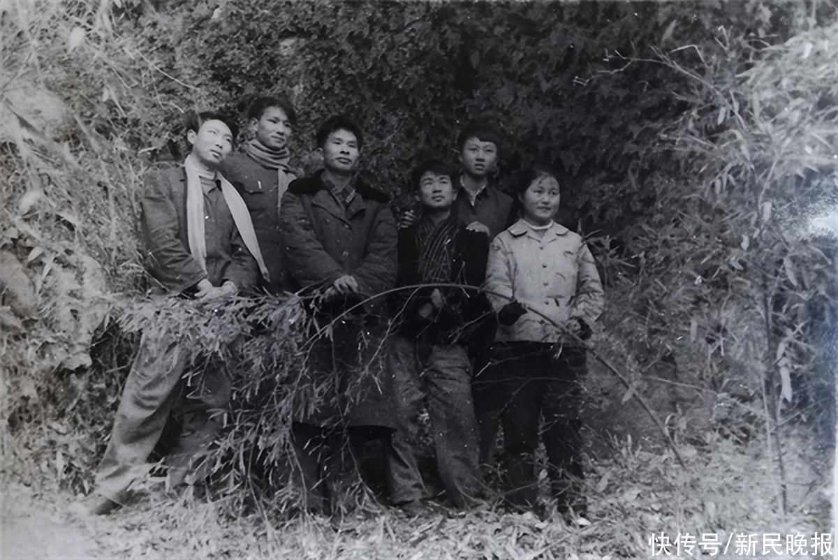 曾记否，当年挥舞青春，与工友们建设成昆铁路