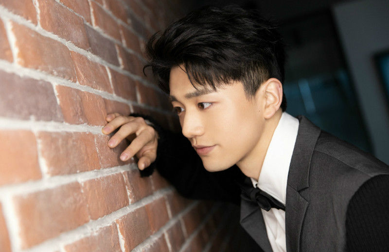  爆棚|《快本》主持人选拔，易大千人气爆棚，黄明昊可能是陪跑！