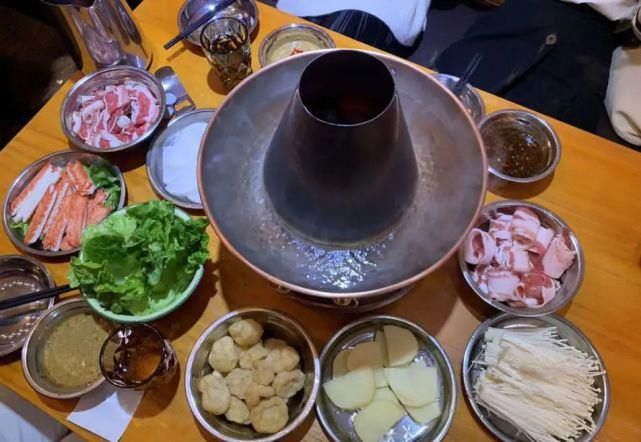 工作人员|危险!一家火锅店内,12人突然中毒晕倒…