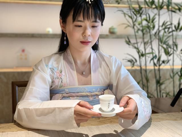  隔夜茶|再喜欢喝茶，这四种茶也轻易不要喝，可不止隔夜茶，浓茶哦