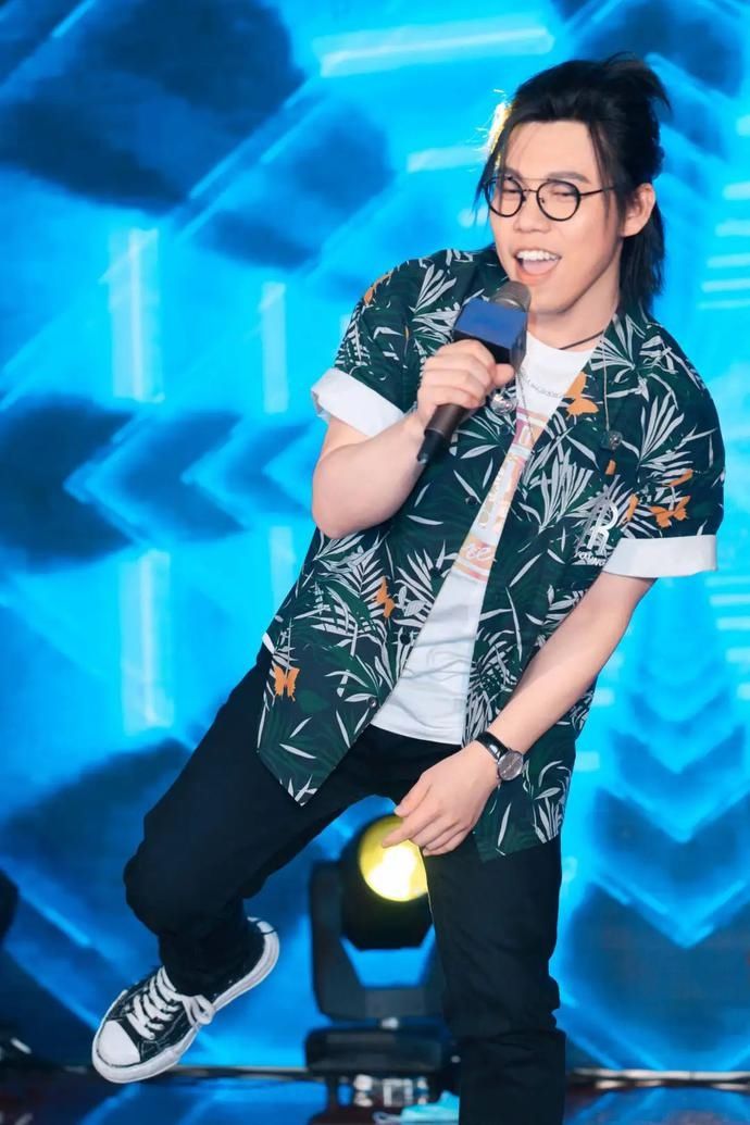  温州|歌手李琦空降温州 寄语学员筑梦之路