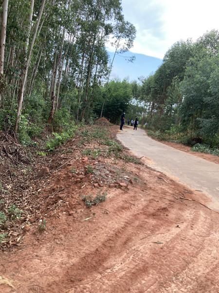 杀人|刑警带杀人潜逃27年的嫌疑人辨认案发现场，移交检察院