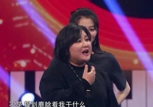  意外|《王牌》台上潘长江意外摔倒，沈腾一句话机智救场，不愧综艺王！