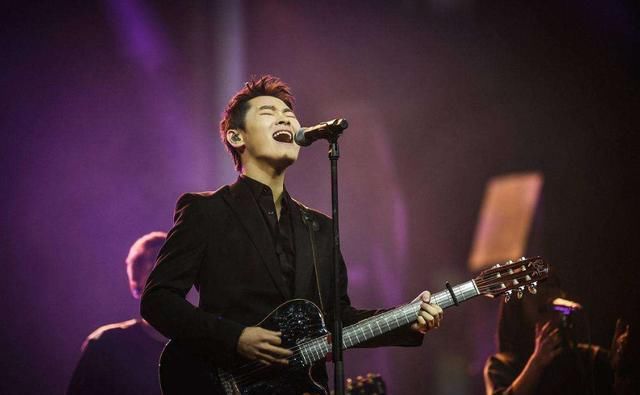  声音|吴莫愁从1.3亿代言到街头唱，李代沫吸毒被抓，好声音选手各种凉凉