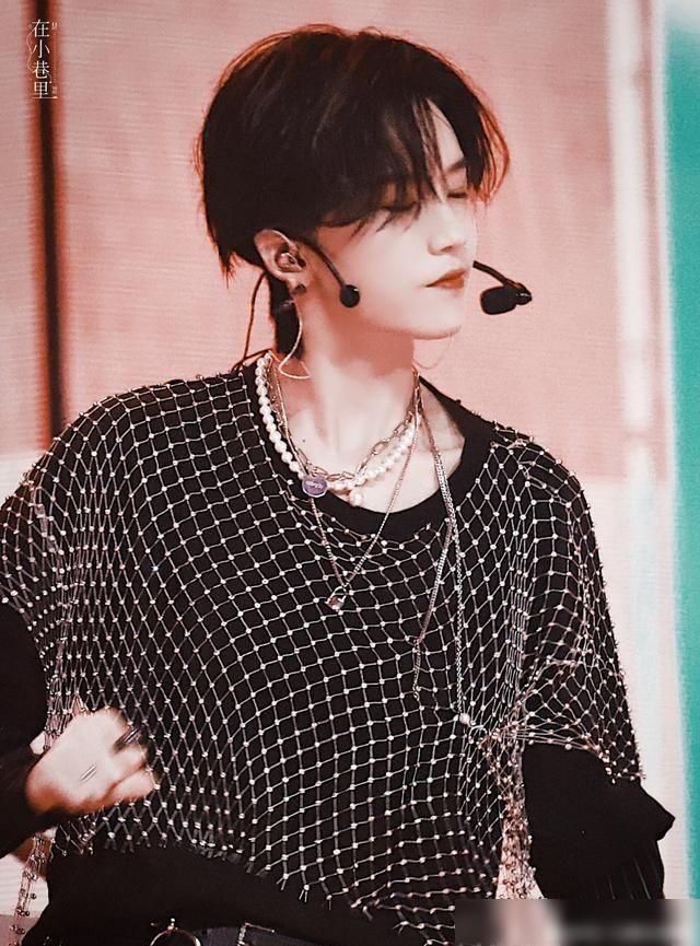  火力|THE9组团的首场演出，虞书欣的开场非常精彩，喻言的火力十足