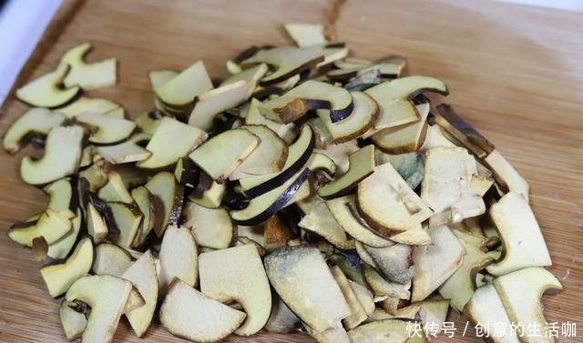 唇齿|8月,云南人抢着也要吃的美味,简单一炒,肥美鲜嫩,唇齿留香