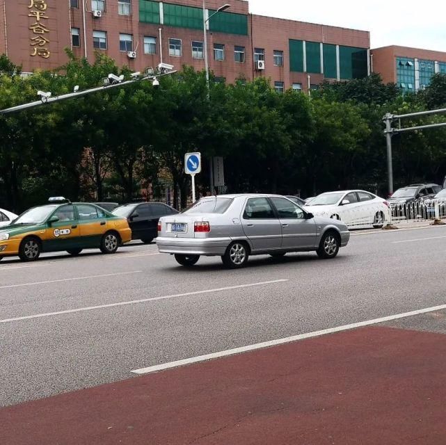 路口|曝光！平谷区医院路口行人闯红灯，你认识吗？