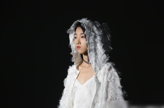  深夜|又是手滑？网友怒喷玲花老公徐明朝，意外发现玲花深夜点赞