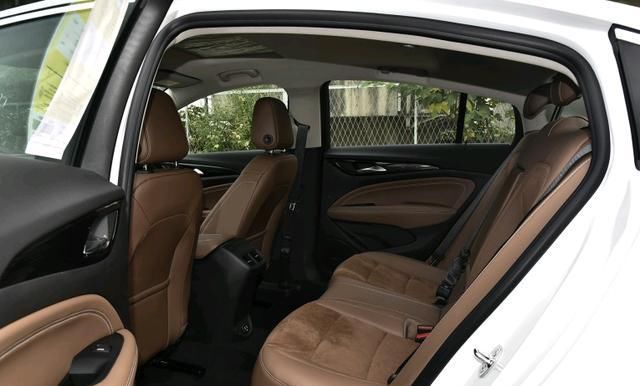 中级|最良心中级轿跑!7.2S破百,比奥迪A4更运动,12个月卖出11万台