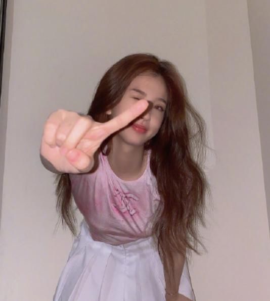  虞书欣|岳云鹏问虞书欣：为什么一直补妆？听到本人回复，忍不住笑出鼻涕泡