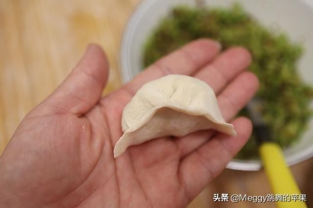  适量|三伏天吃饺子，韭菜馅不如这个菜，清口开胃促食欲，越吃越上瘾